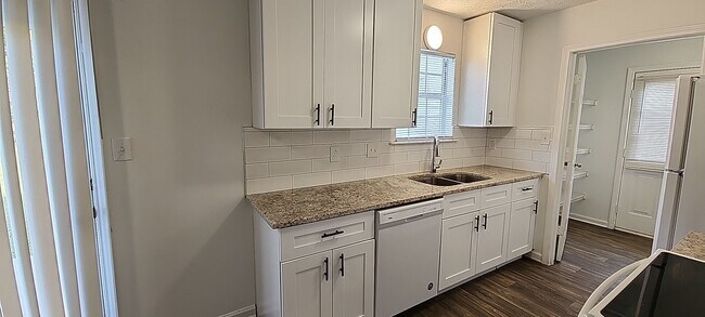 Building Photo - 121 Crystal Brook