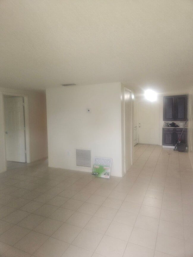 Building Photo - 2/1 DUPLEX
