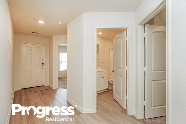 Building Photo - 10459 Red Cardinal Dr NE