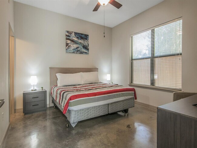 Foto del edificio - 2344 Camden Dr