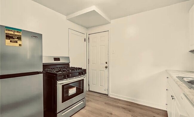 Foto del edificio - 1525 Collins Rd