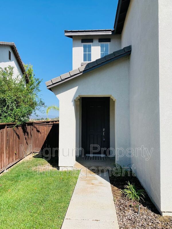 Building Photo - 26317 Palm Tree Ln