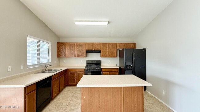 Foto del edificio - 1045 E Nardini St