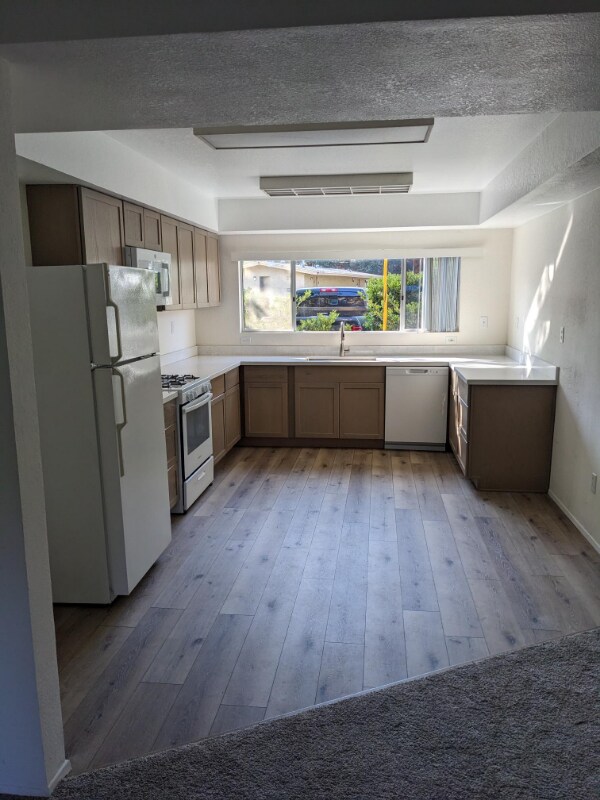 Building Photo - 7407 Alvarado Rd
