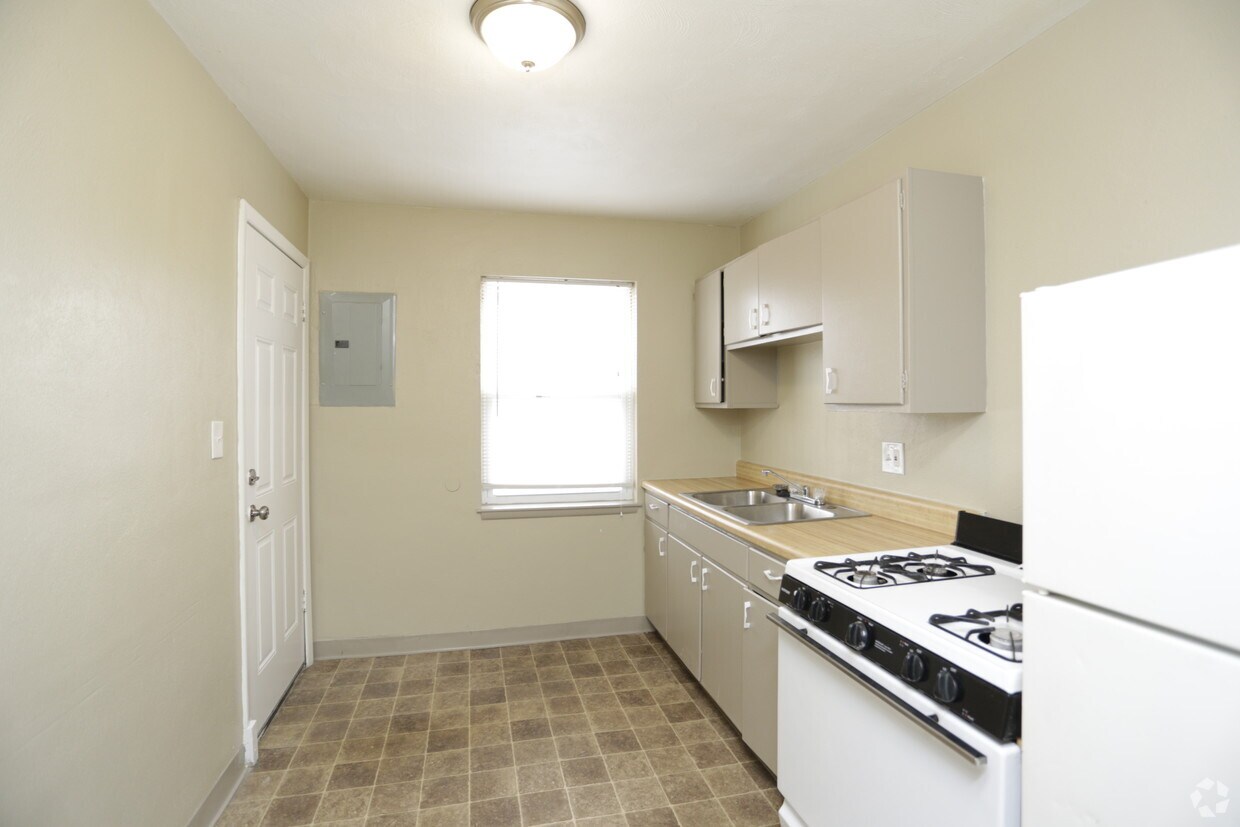 Legacy Apartments Kansas City Mo 2br 1ba Partial Remodel 720 Sf Legacy Apartments