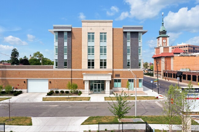Building Photo - 4758 N Laramie Ave