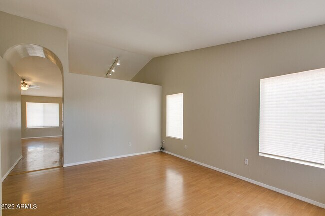 Building Photo - 530 N Jackson St