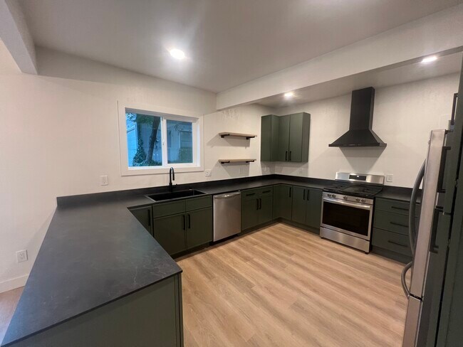 Building Photo - 2036 Placer St