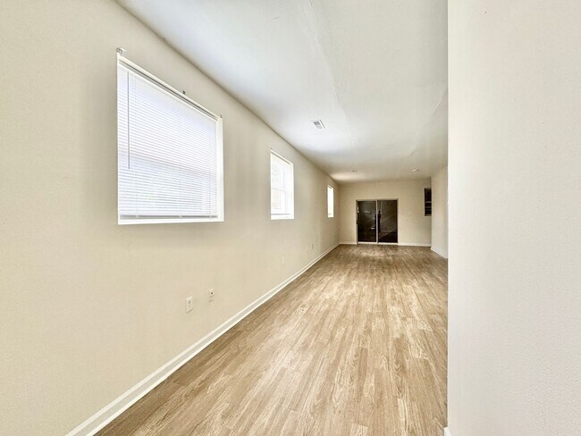 Foto del edificio - Incredibly Spacious 4 BR House w/ Bonus Ro...