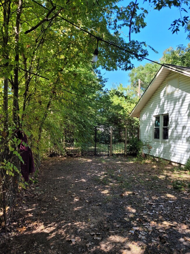 Building Photo - 1507 Willow St