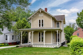 Building Photo - 44 Meadow St