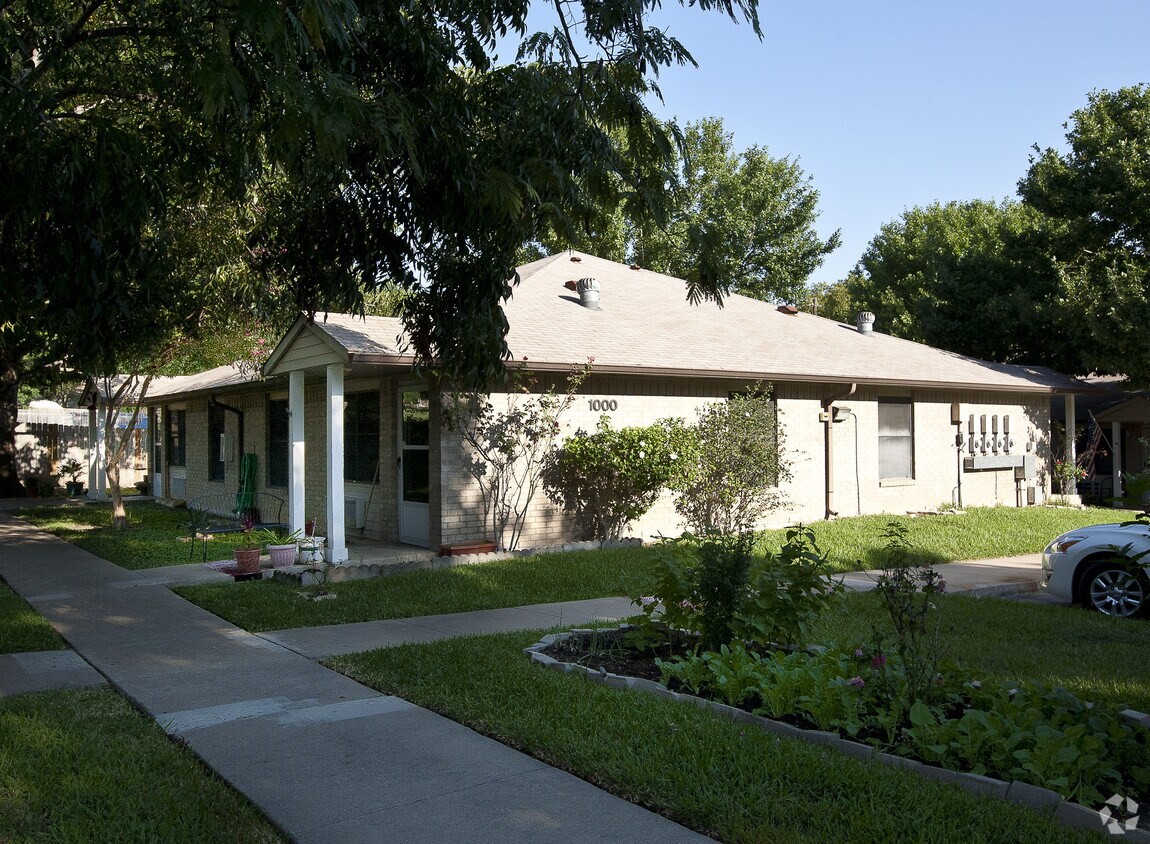 Primary Photo - Eberthart Place