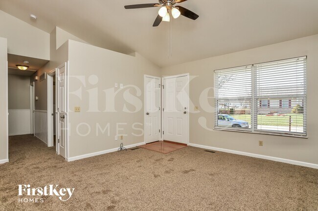 Foto del edificio - 70 Fawn Oaks Dr