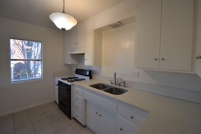 Building Photo - 14312 Tiara St