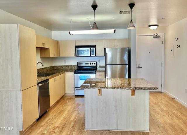 Primary Photo - 630 W 6th St