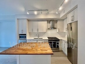 Building Photo - 4380-4380 Lakeshore Rd