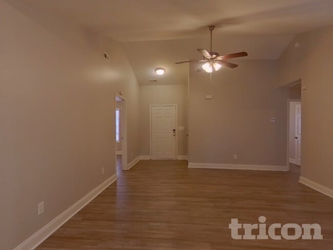 Building Photo - 821 Gore St