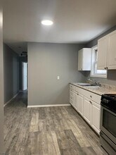 Building Photo - 644 Trumbull St