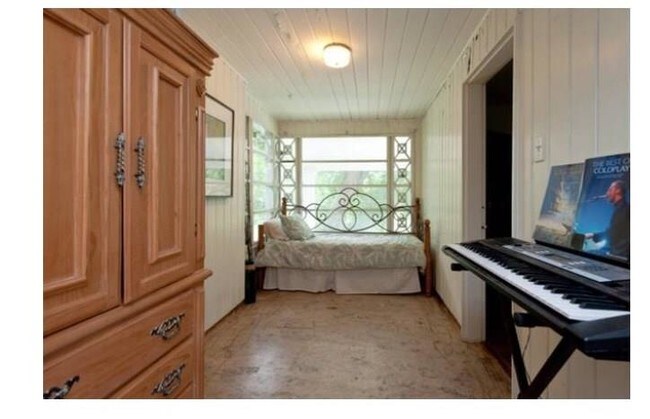 Building Photo - 3204 Duval St