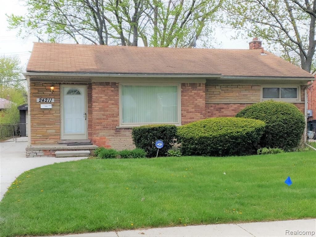 Primary Photo - 24211 Kenosha St