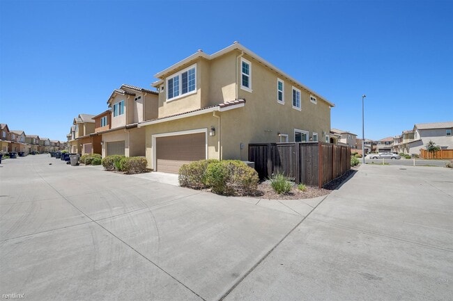 Building Photo - 3 br, 2.5 bath House - 3004 Club Center Drive