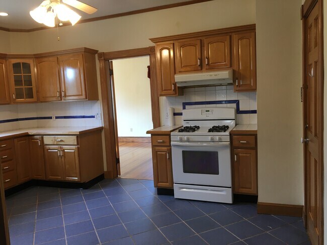 Kitchen (1) - 2 Park Rd