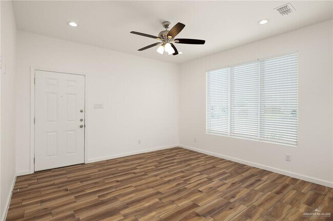 Building Photo - 21 E Viviana St