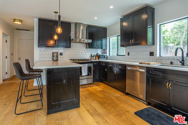 Building Photo - 2241 1/2 Harwood St