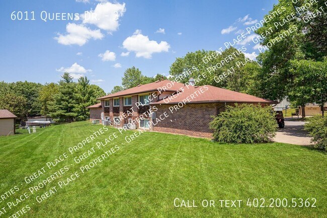 Foto del edificio - 6011 Queens Dr