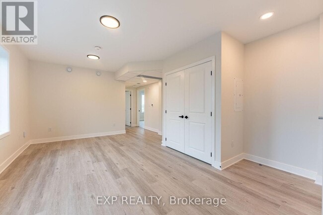Building Photo - 360-360 Lacasse Ave