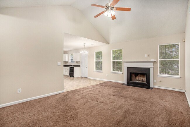 Building Photo - 3 Bedroom 2 Bath House
