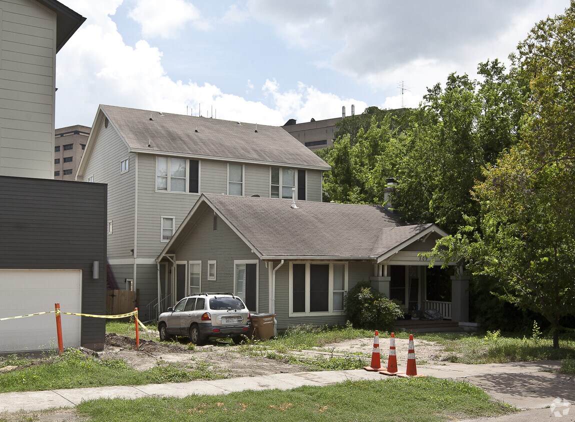 Primary Photo - 509 Elmwood Pl