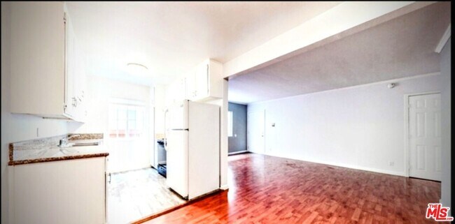 Foto del edificio - 3740 Veteran Ave