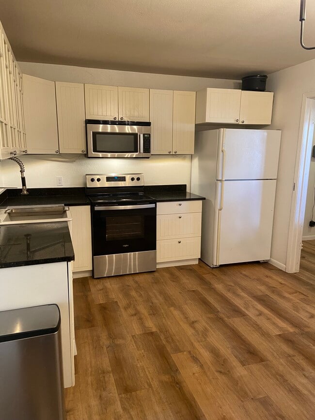 Beautifully remodeled kitchen - 1710 Utah Ave