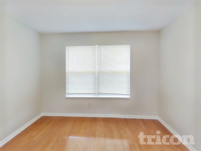 Foto del edificio - 6230 Joshua Tree Pl