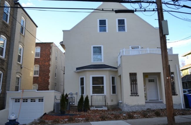 Building Photo - 172 Fuller St