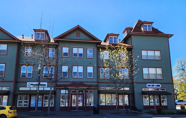Building Photo - Pet-Friendly Town Green Condo with EV Charger