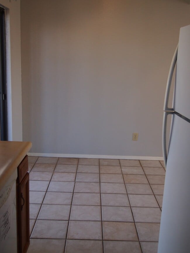 Building Photo - Conveniently Located Corner Lot Home!