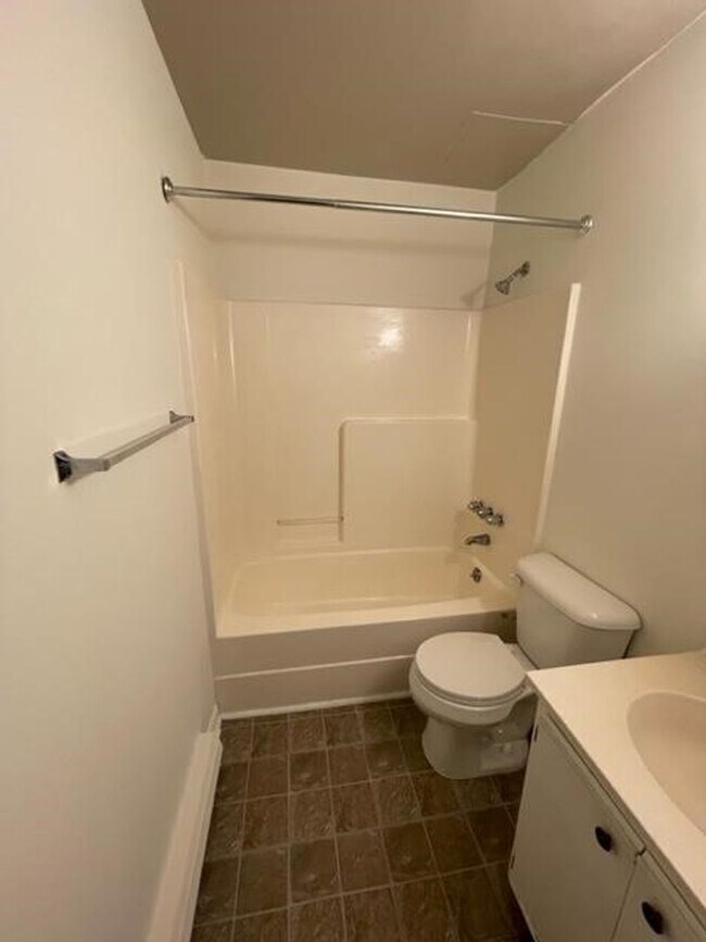 Building Photo - Check out this great unit in a great building!! Many to chose from!!