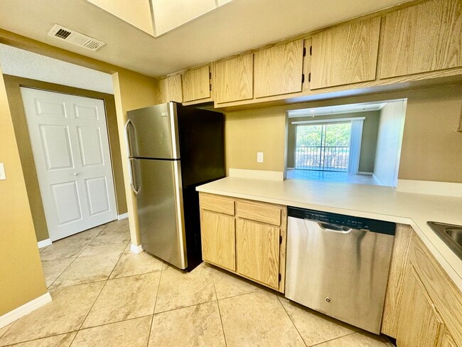 Building Photo - 2975 Thrush Dr