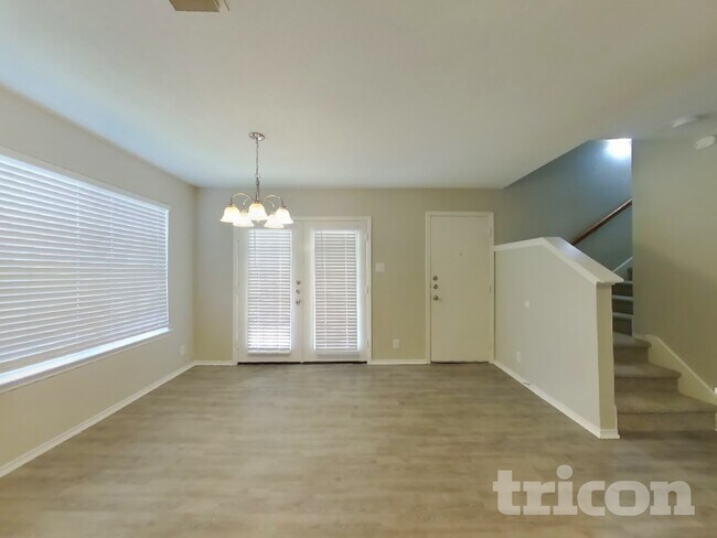 Building Photo - 3839 Cherokee Blvd