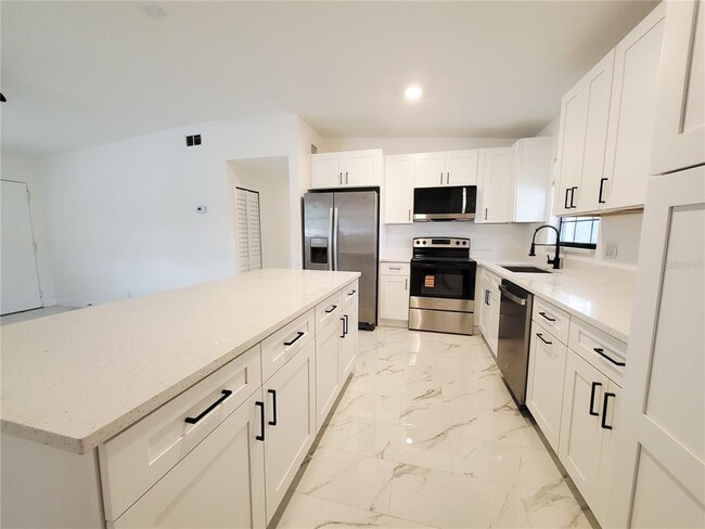 Foto del edificio - 2511 Drake Dr