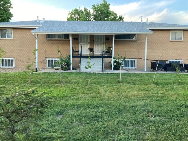 Foto del edificio - 2544 Joliet St