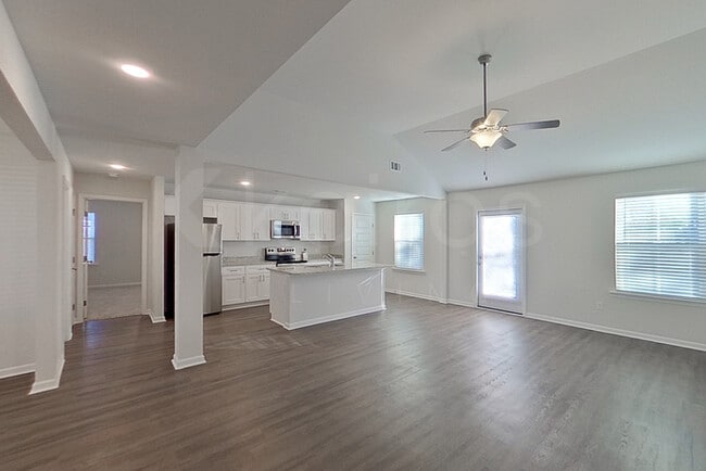 Building Photo - 116 Western Red Cedar Dr