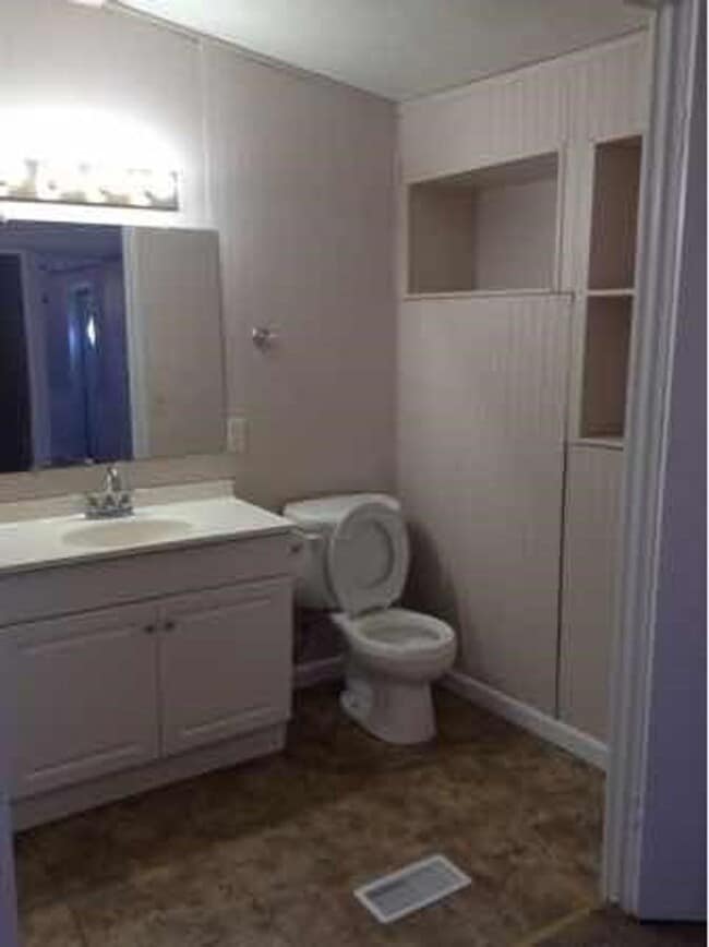 Building Photo - 2 bedroom,  2 bath Modular: Available May 2026!