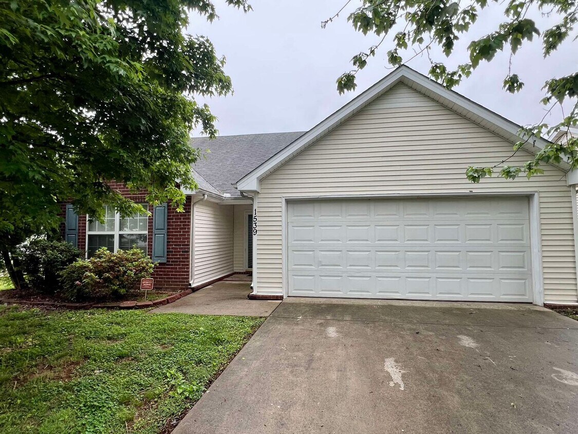 Primary Photo - 3x2 West Murfreesboro*One Level*Deck*Ready...