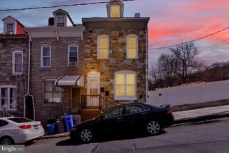 Building Photo - 553 Wunder St