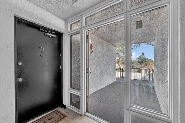 Foto del edificio - 801 Russell Ln