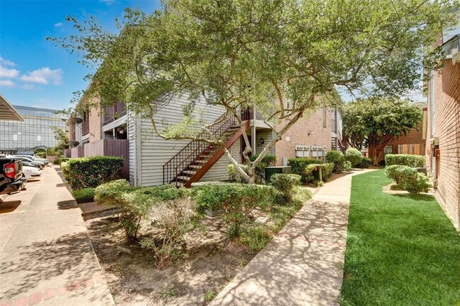 Building Photo - 9350 Country Creek St