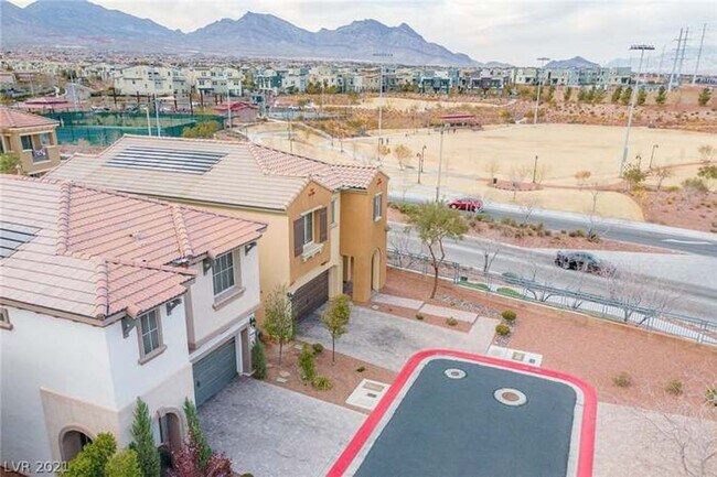 Building Photo - Stunning 3-bedroom, 2.5-bathroom home loca...